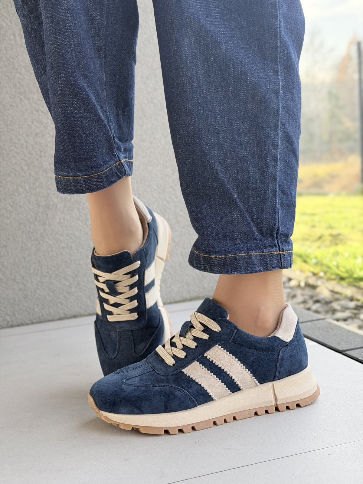 Sneakersy ze skóry naturalnej – luksus na co dzień