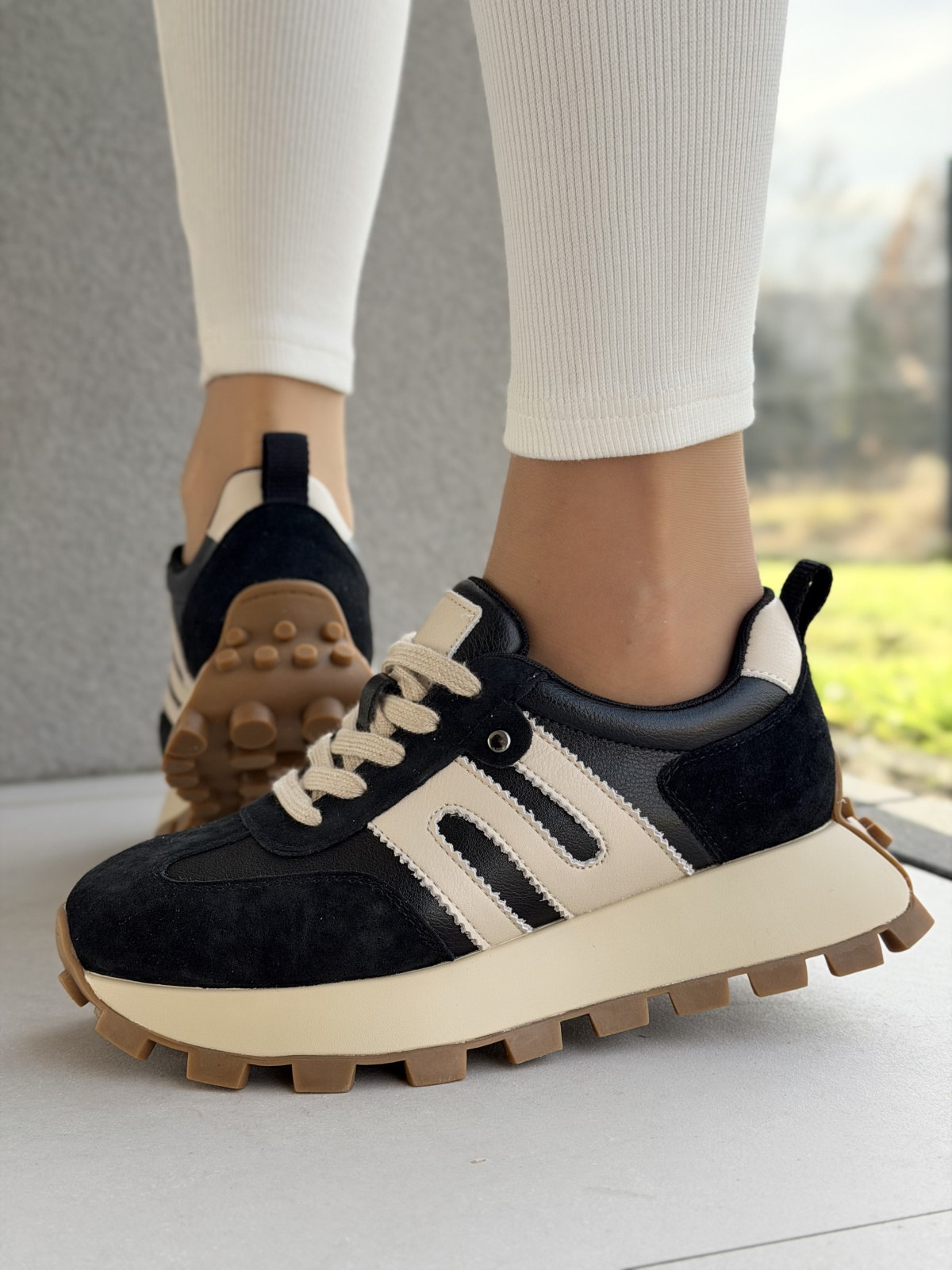 Sneakersy ze skóry naturalnej – luksus na co dzień