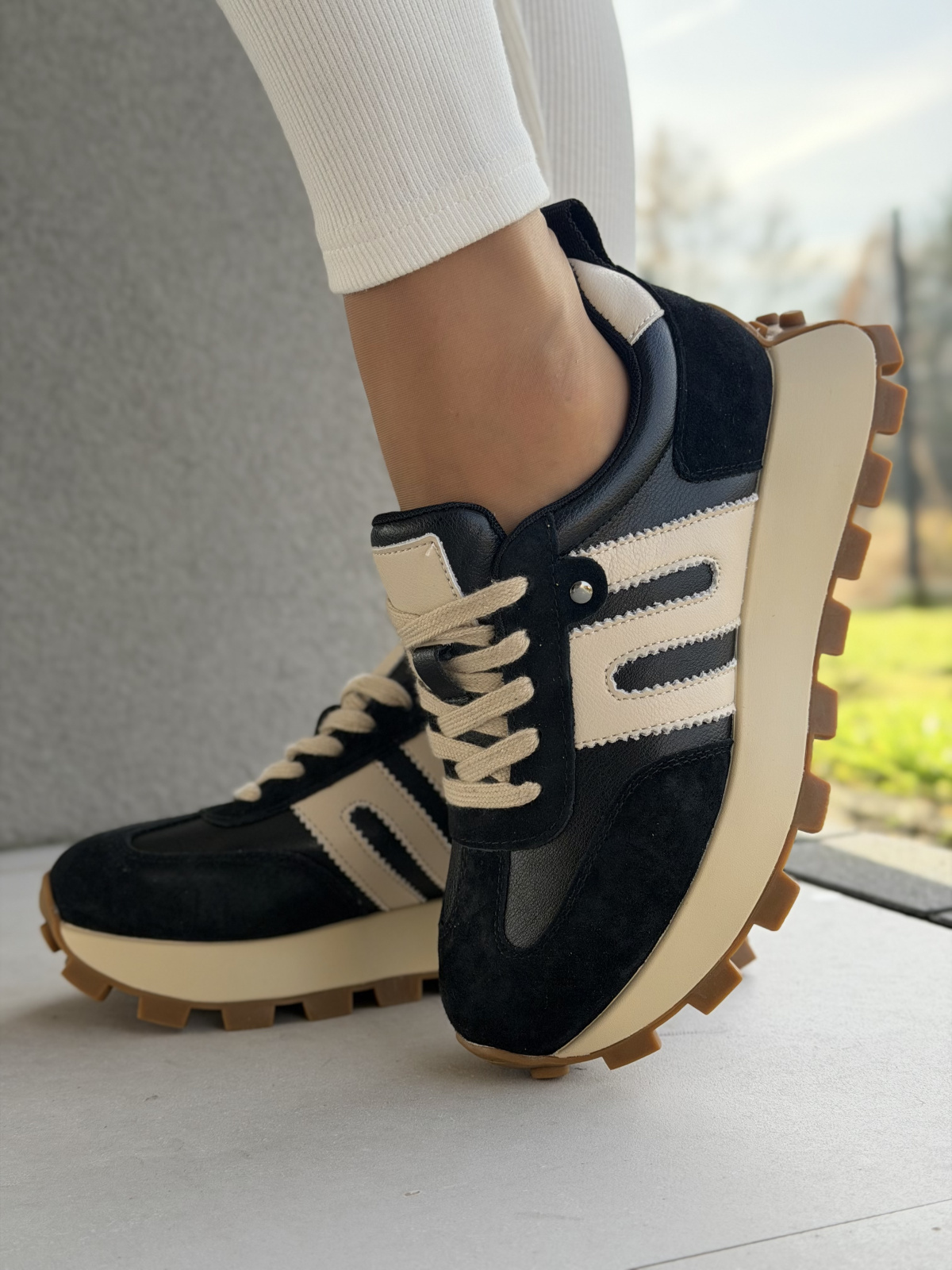 Sneakersy ze skóry naturalnej – luksus na co dzień