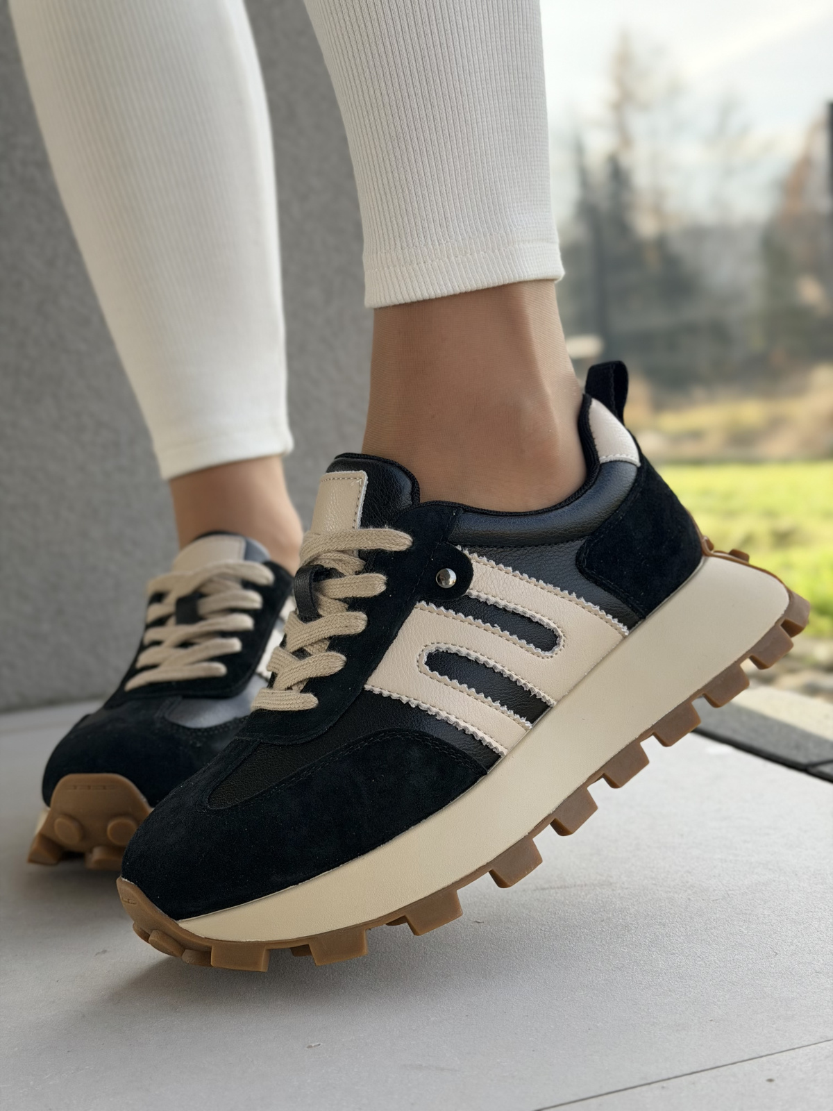 Sneakersy ze skóry naturalnej – luksus na co dzień