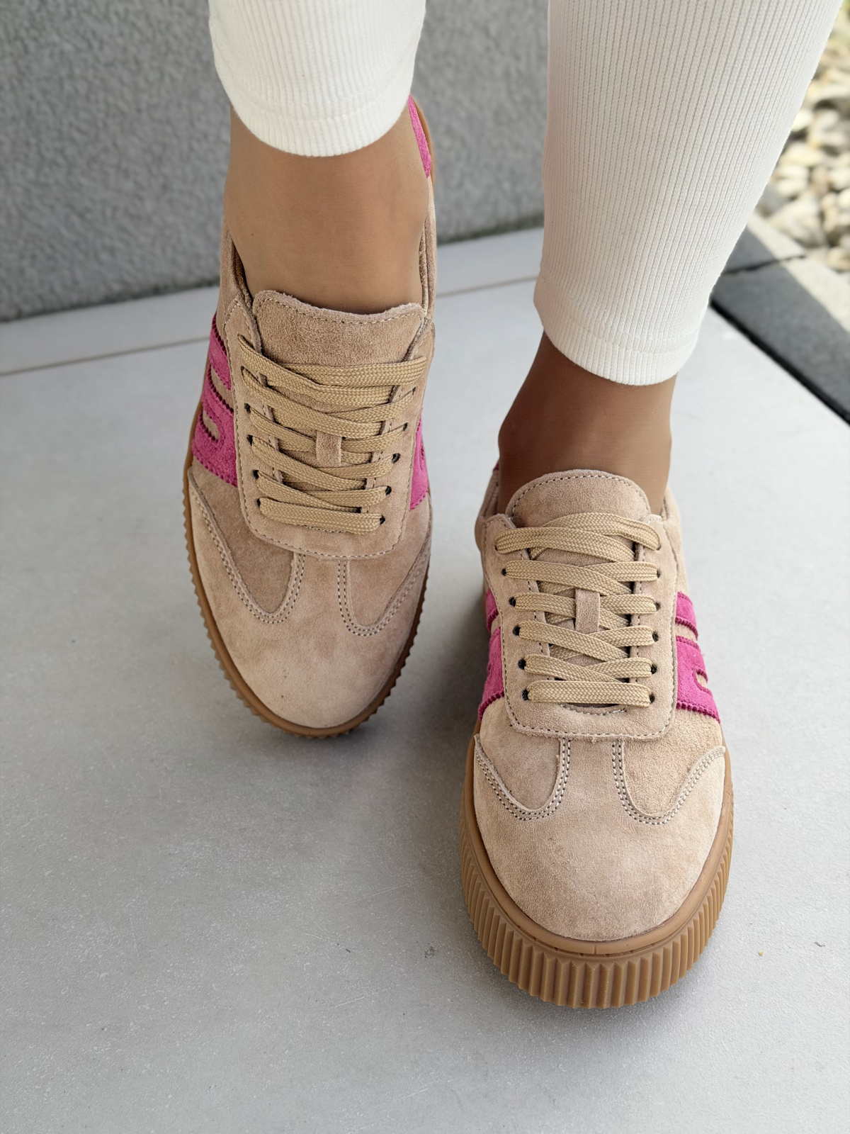 Sneakersy ze skóry naturalnej – luksus na co dzień