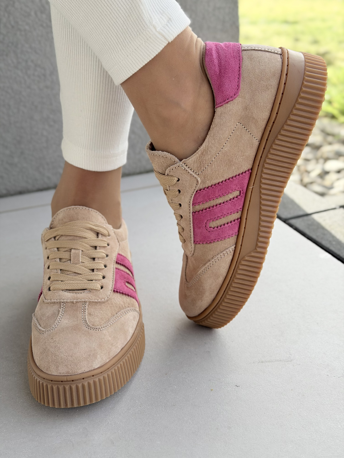 Sneakersy ze skóry naturalnej – luksus na co dzień