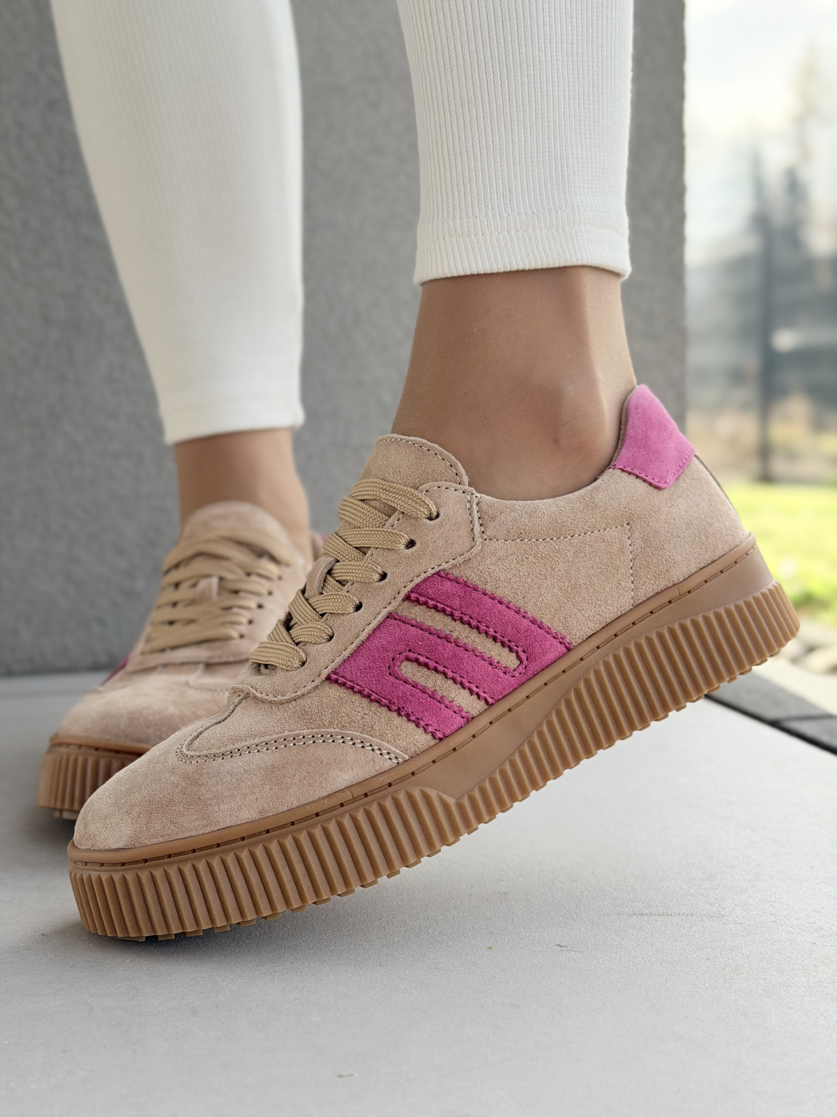 Sneakersy ze skóry naturalnej – luksus na co dzień