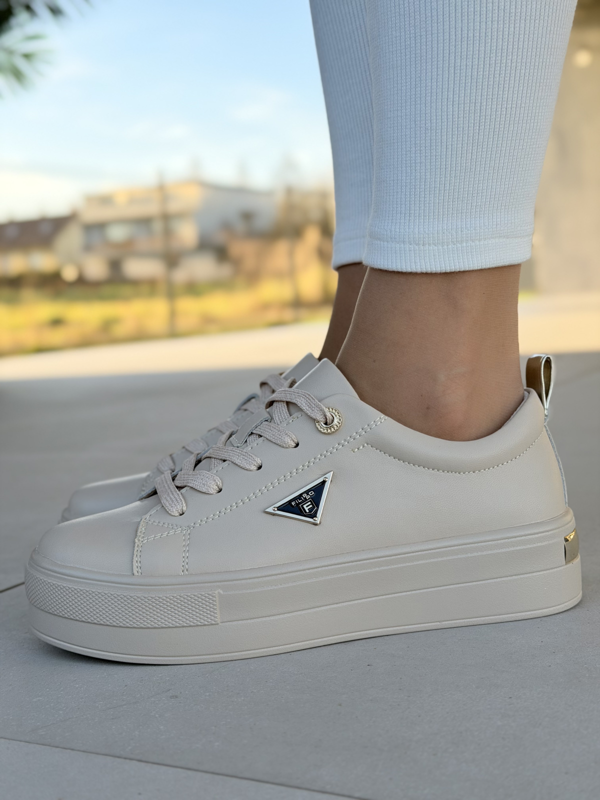 Sneakersy ze skóry naturalnej – luksus na co dzień