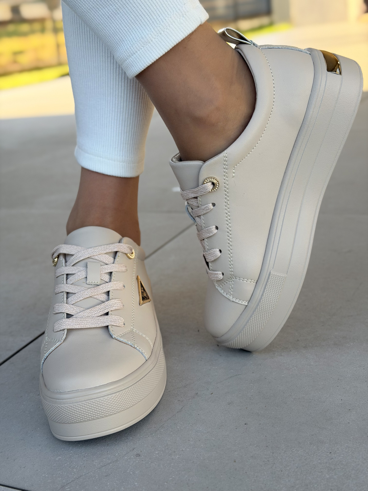 Sneakersy ze skóry naturalnej – luksus na co dzień