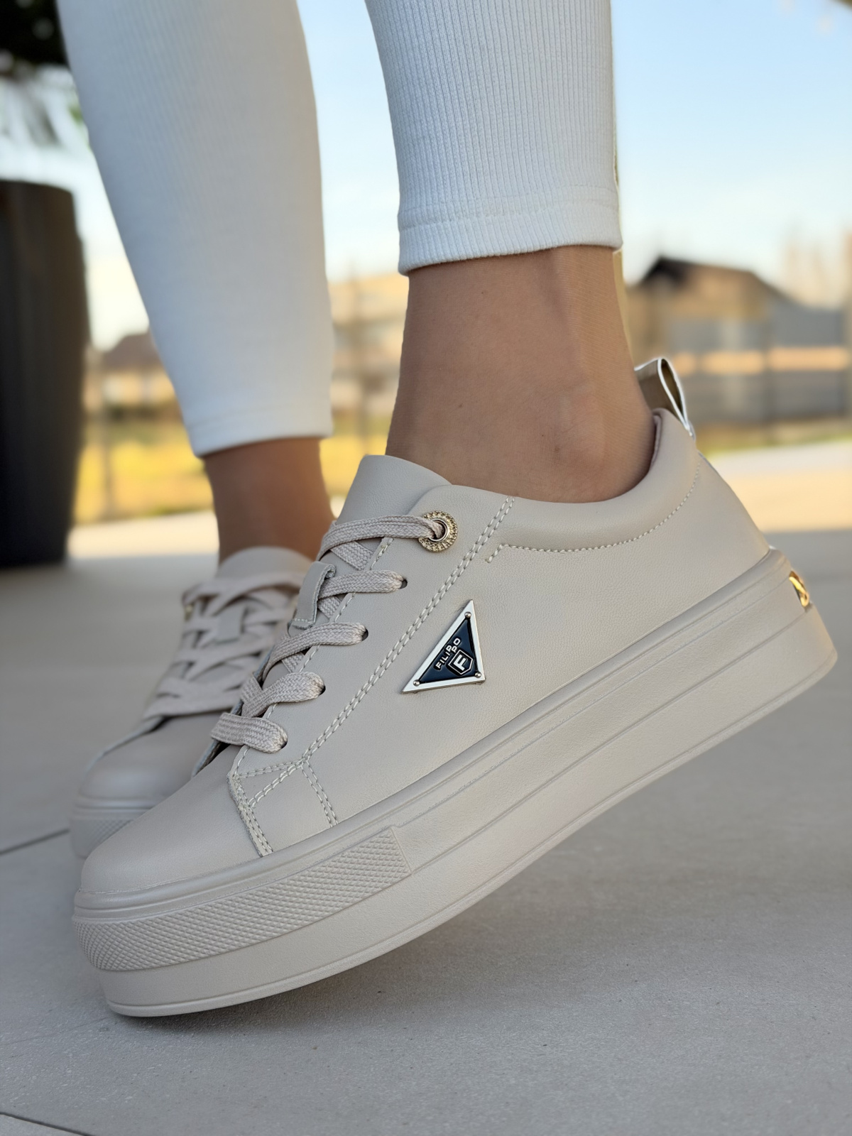 Sneakersy ze skóry naturalnej – luksus na co dzień