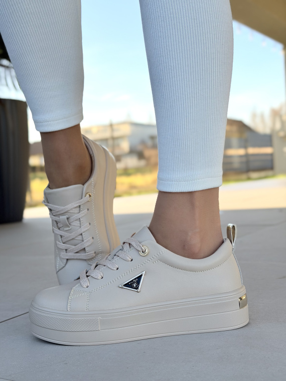 Sneakersy ze skóry naturalnej – luksus na co dzień