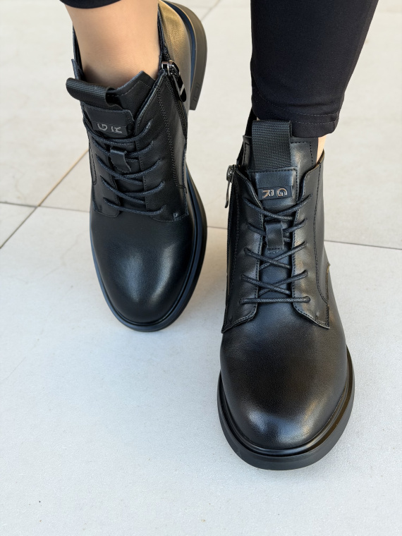 Czarne botki ze skóry naturalnej