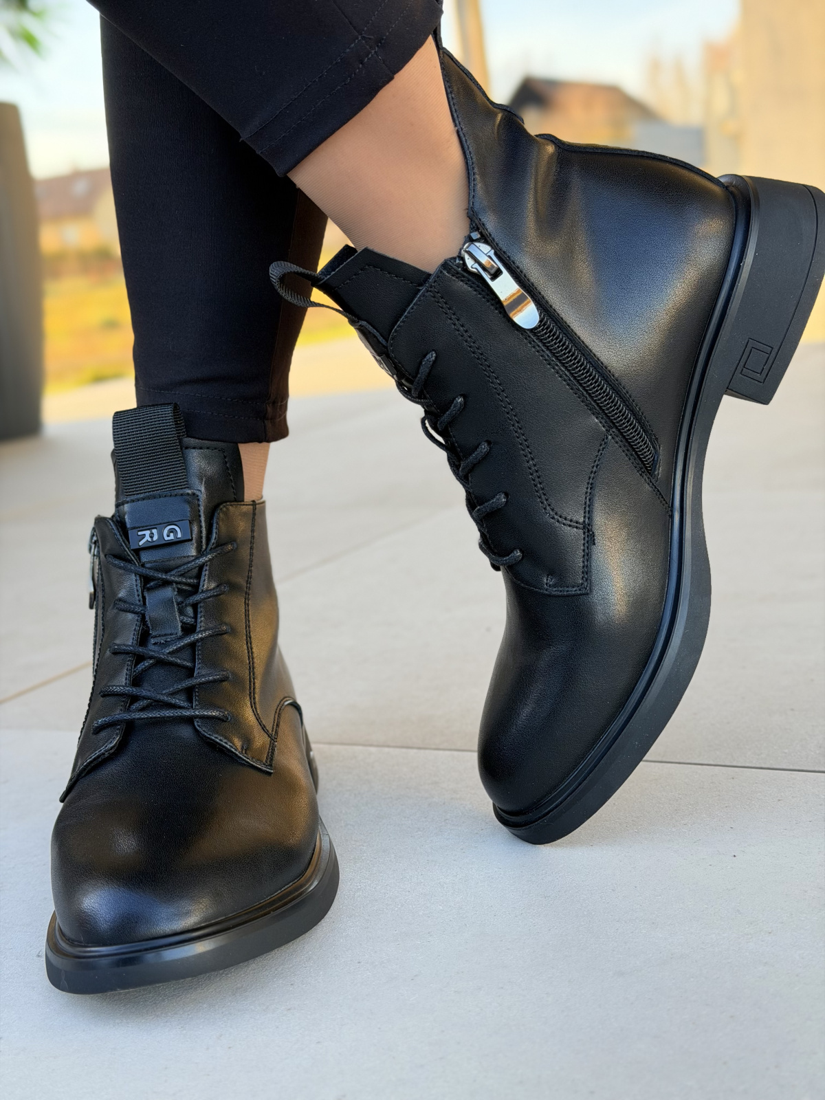 Czarne botki ze skóry naturalnej