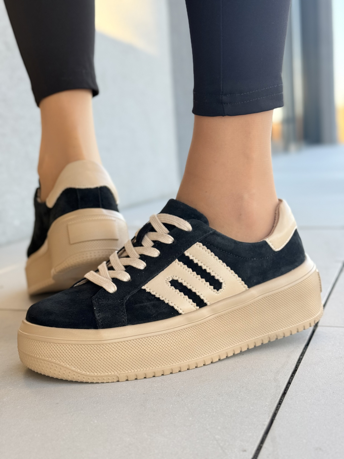 Sneakersy ze skóry naturalnej – luksus na co dzień