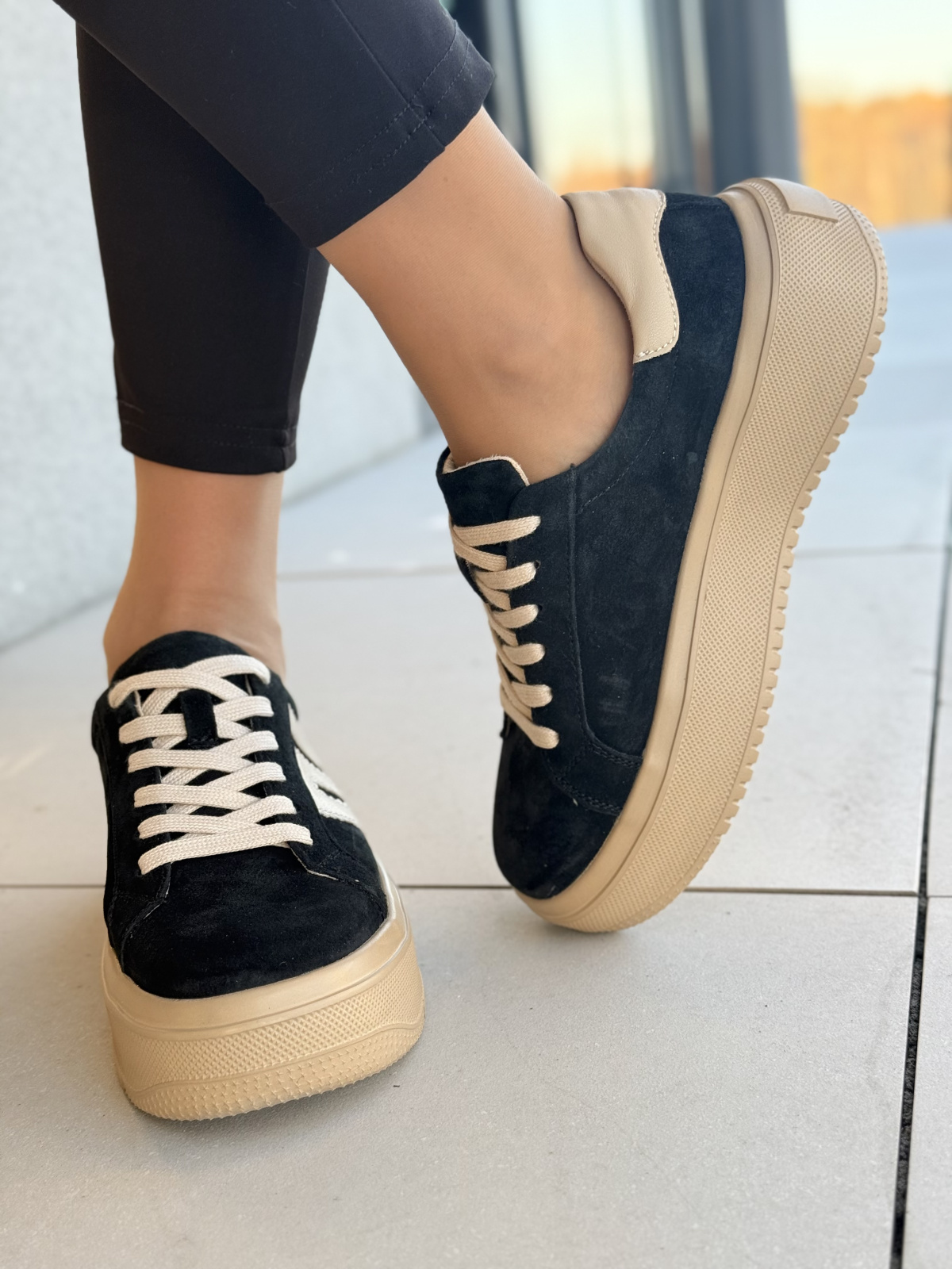 Sneakersy ze skóry naturalnej – luksus na co dzień