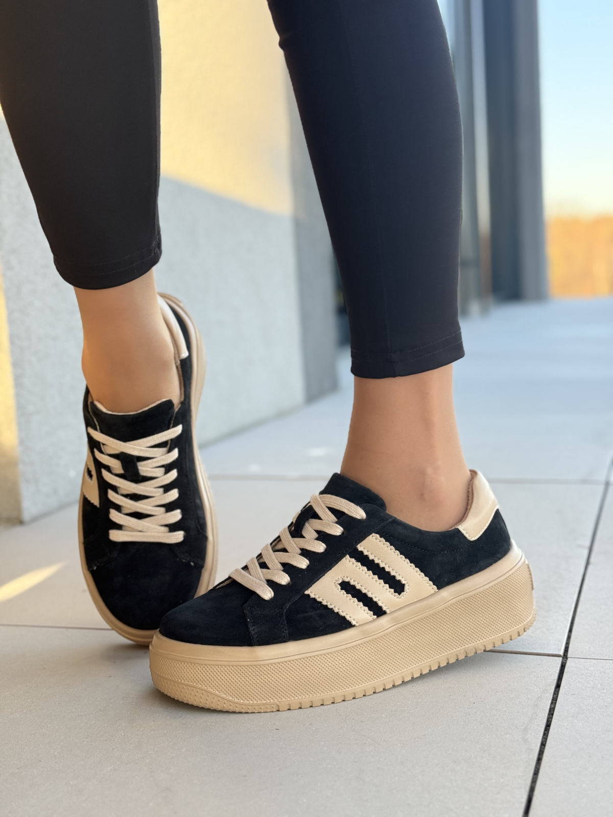 Sneakersy ze skóry naturalnej – luksus na co dzień