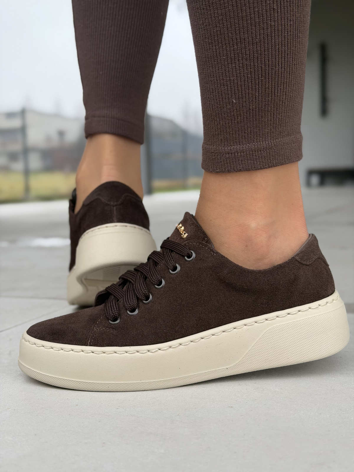 Naturalna skóra, polska produkcja – sneakersy OLEKSY