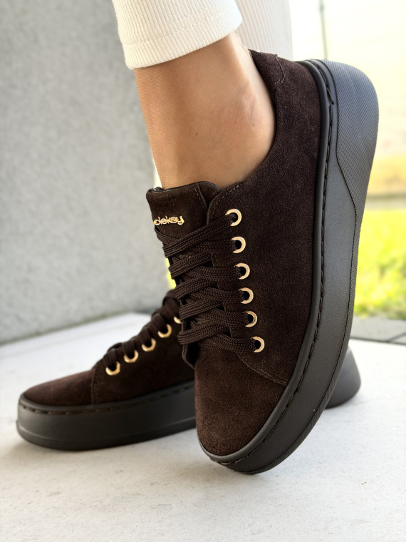 Naturalna skóra, polska produkcja – sneakersy OLEKSY