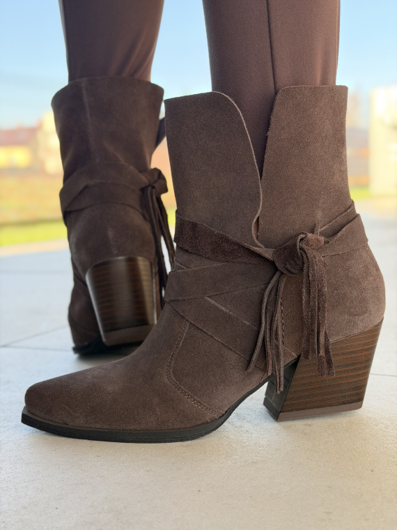 Brązowe kowbojki ze skóry naturalnej OLEKSY – polska jakość i styl