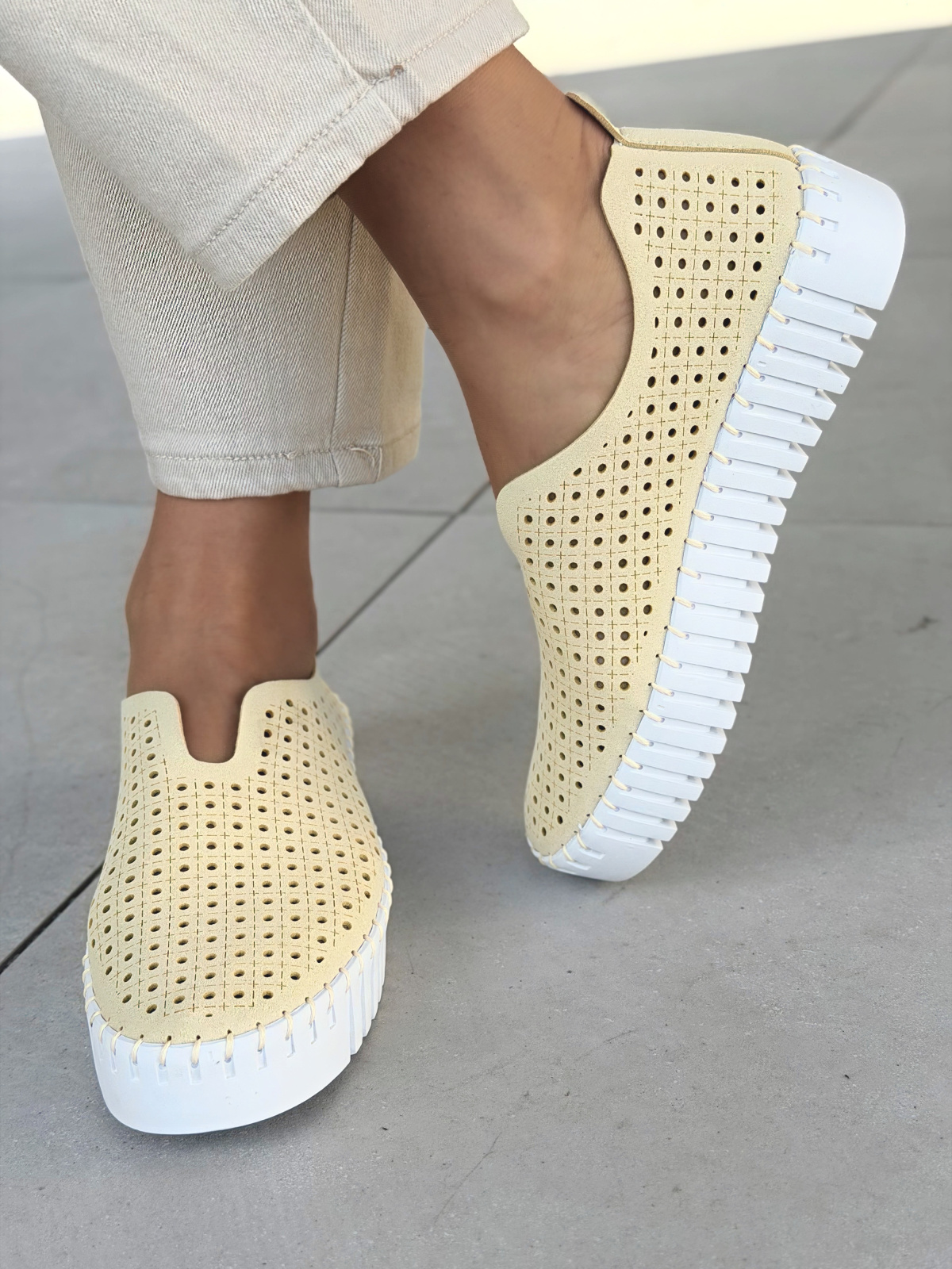 Miękkie i wygodne Sneakersy damskie OLEKSY