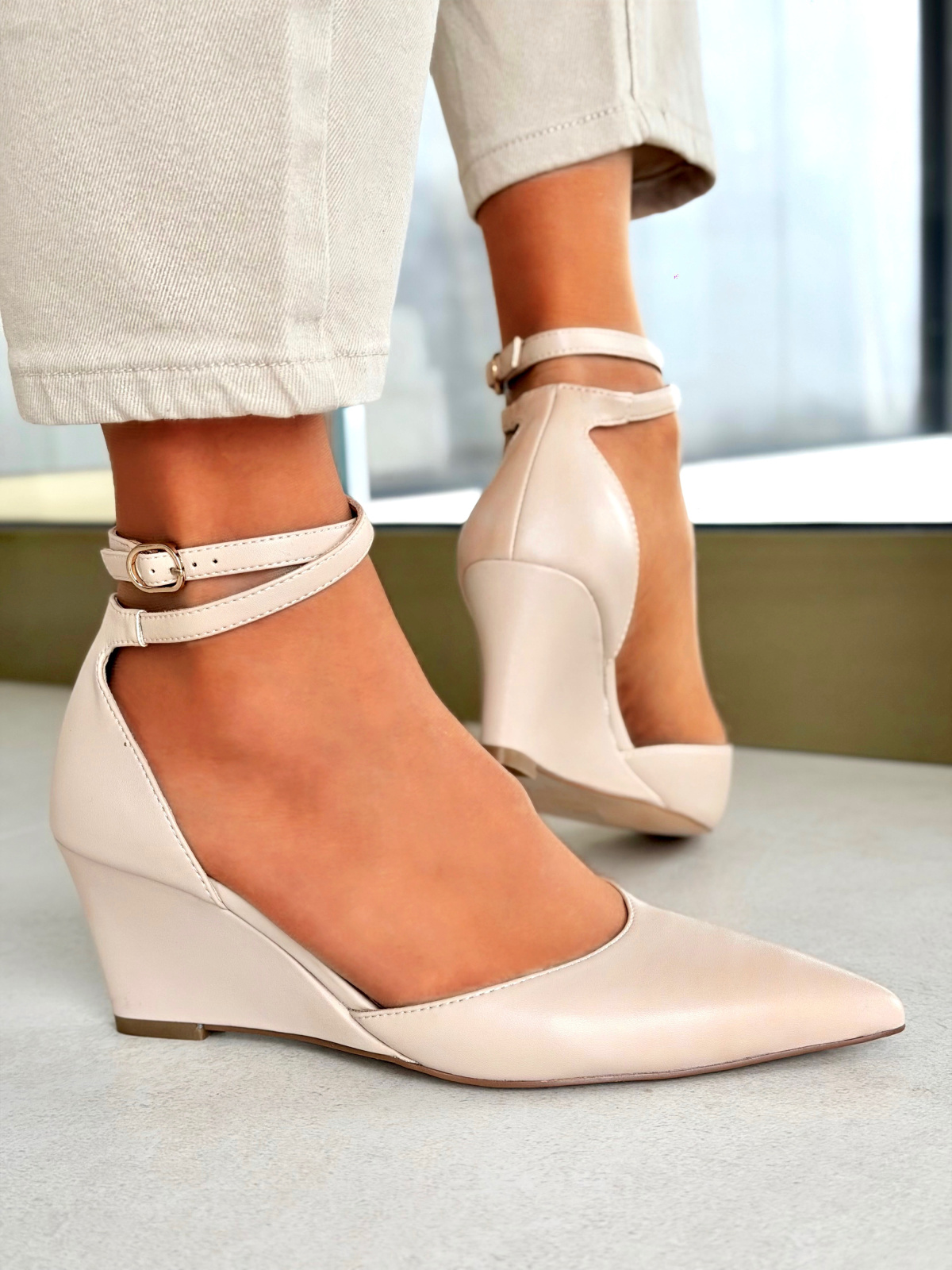 Eleganckie czółenka OLEKSY ze skóry naturalnej na wygodnym koturnie