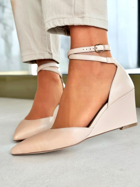 Eleganckie czółenka OLEKSY ze skóry naturalnej na wygodnym koturnie