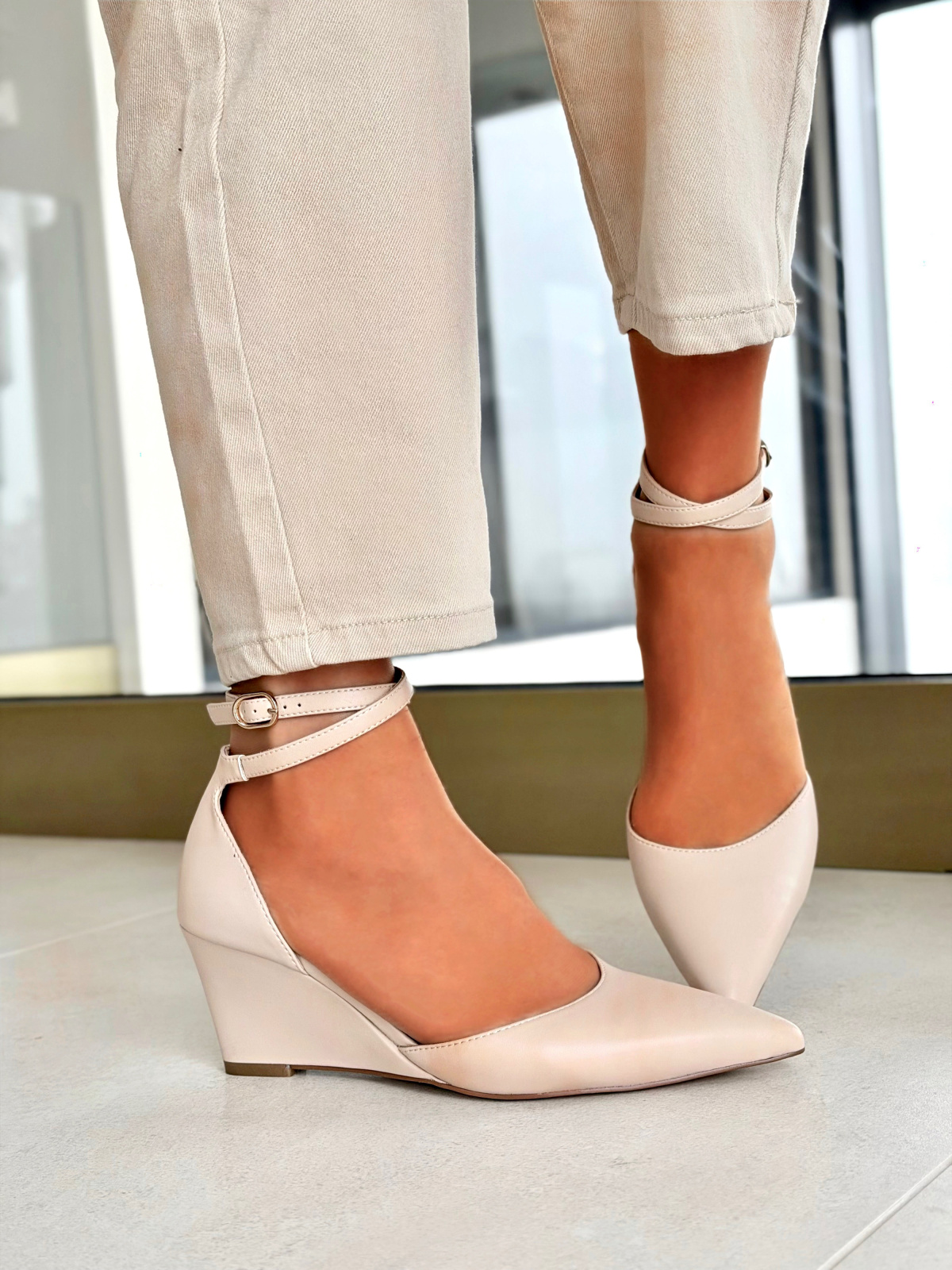 Eleganckie czółenka OLEKSY ze skóry naturalnej na wygodnym koturnie