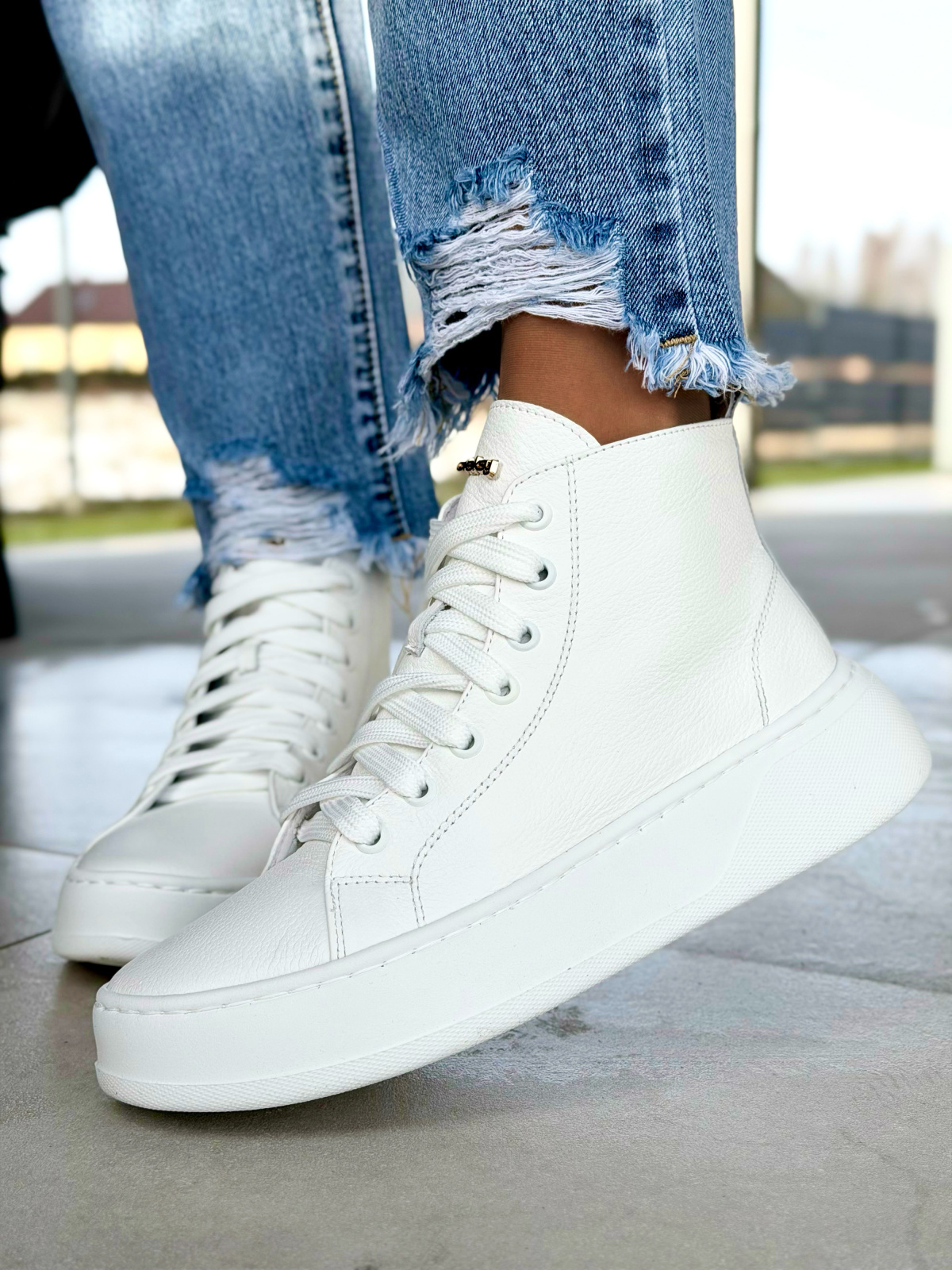 Białe sneakersy skórzane OLEKSY polskiej produkcji