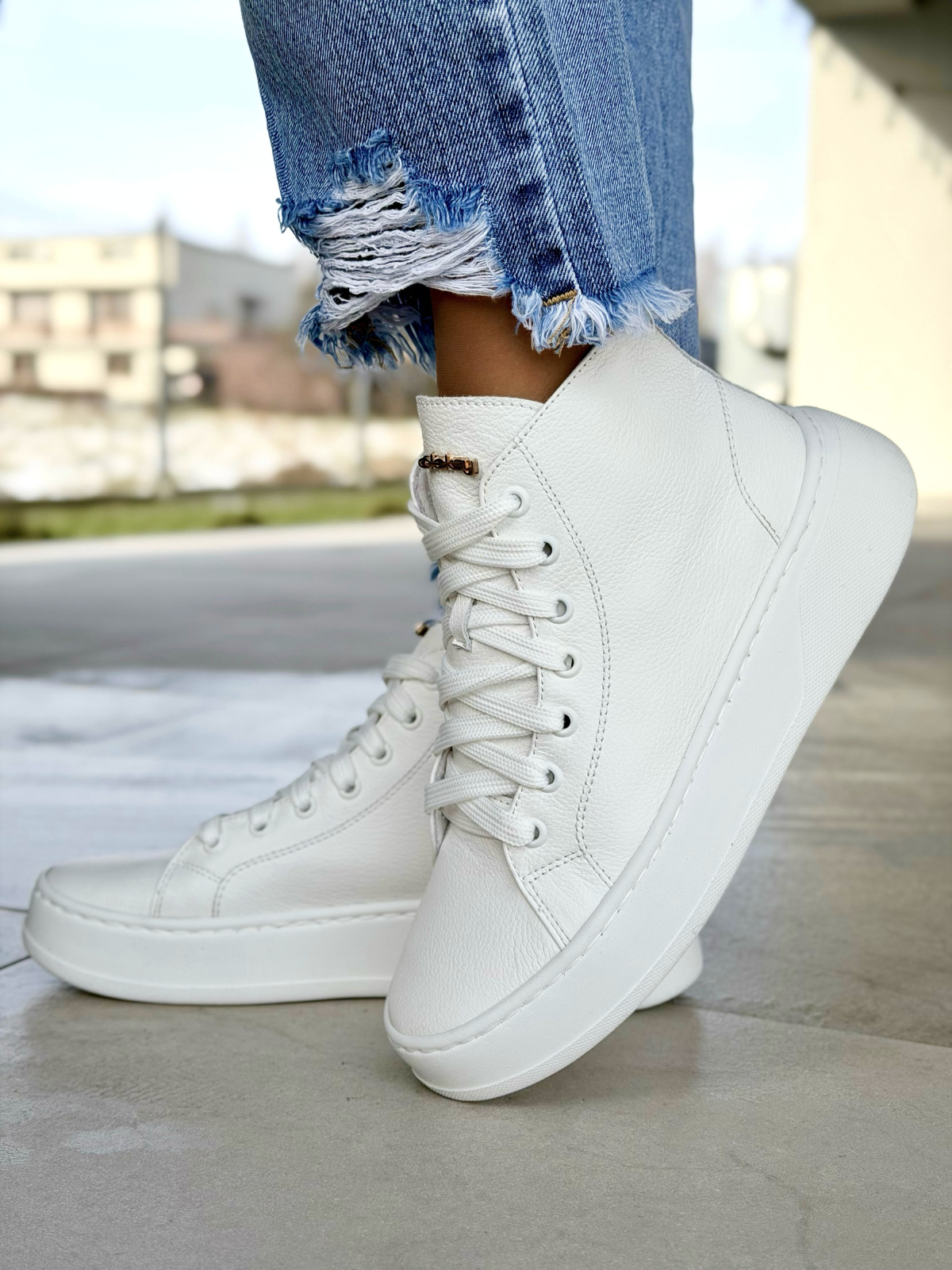 Białe sneakersy skórzane OLEKSY polskiej produkcji