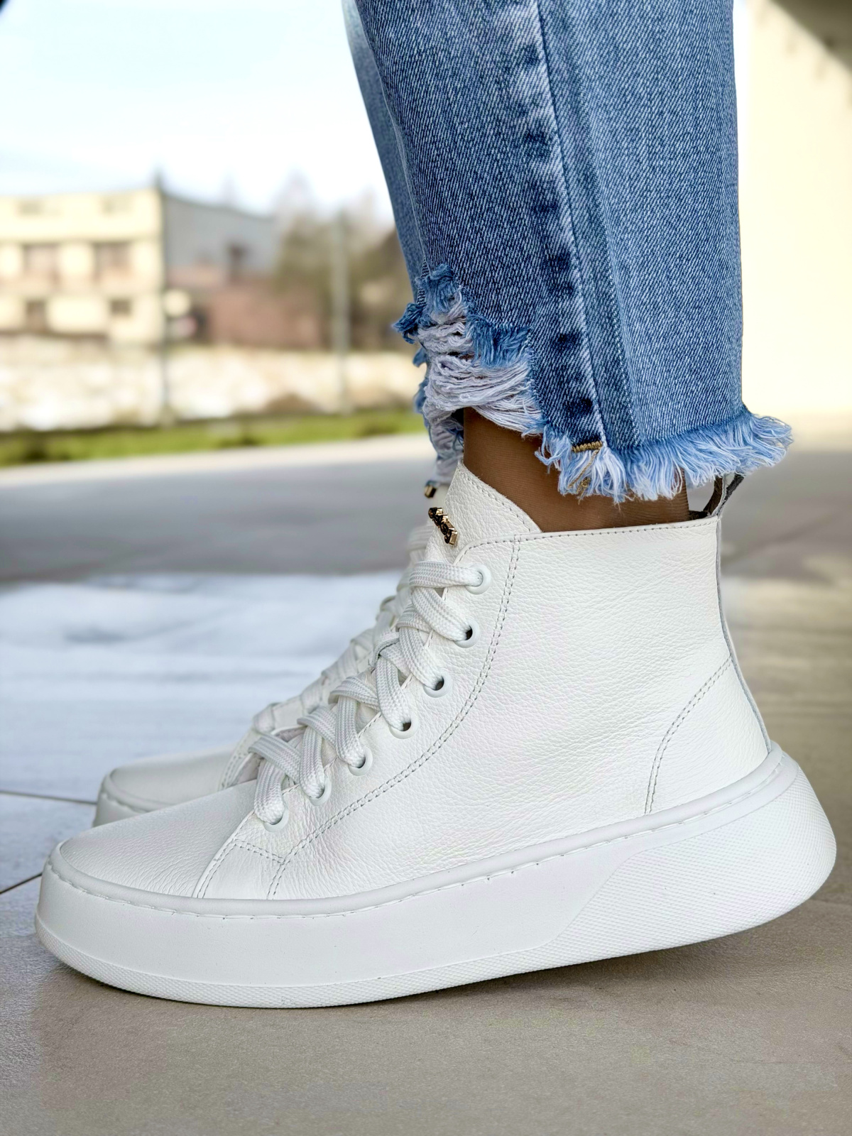 Białe sneakersy skórzane OLEKSY polskiej produkcji