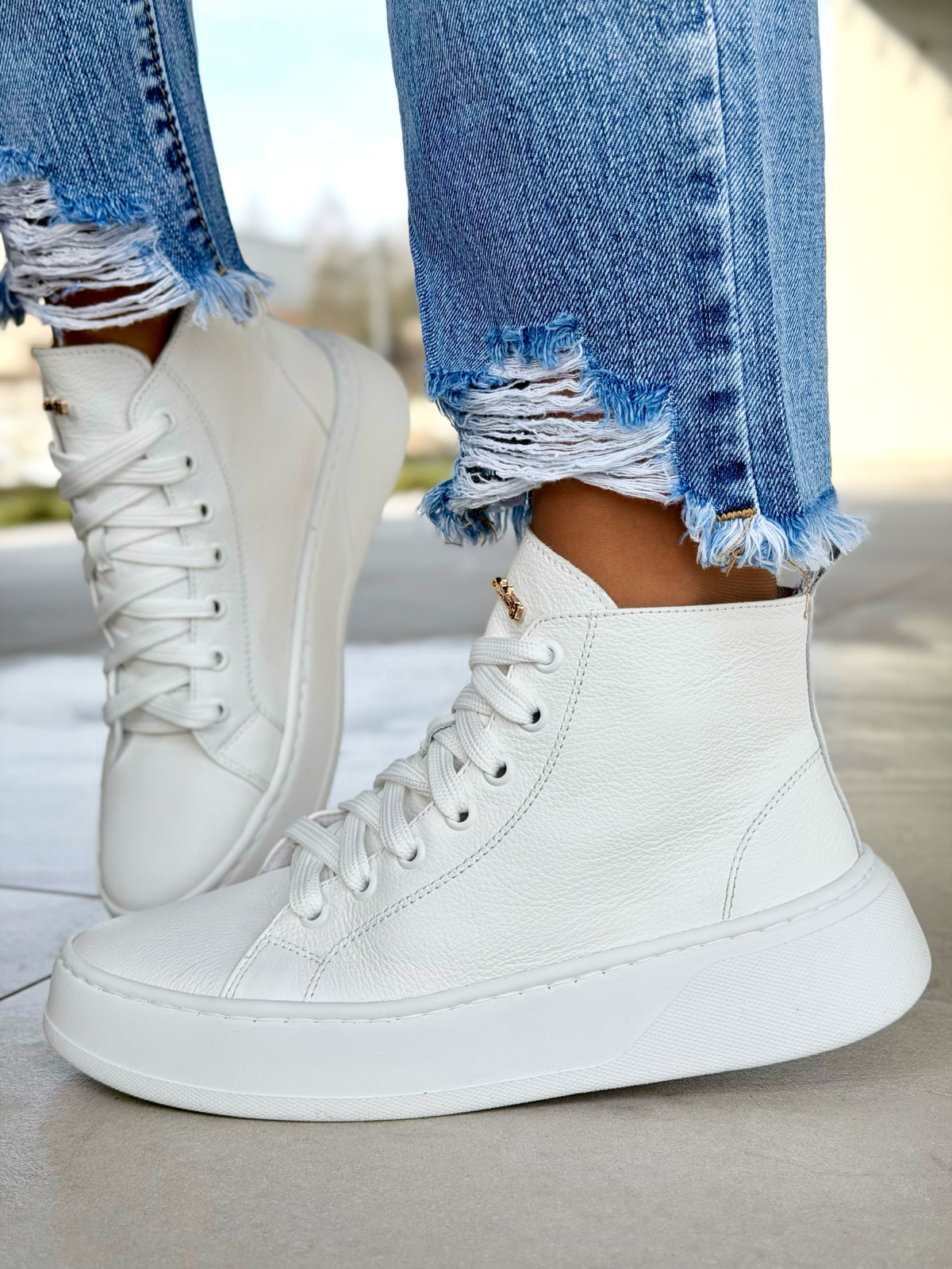 Białe sneakersy skórzane OLEKSY polskiej produkcji