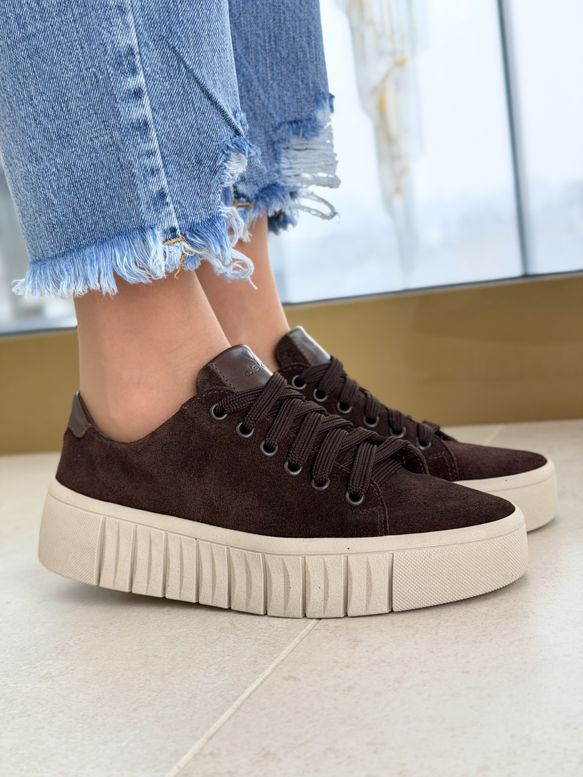 Naturalna skóra, polska produkcja – sneakersy OLEKSY