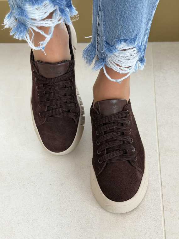 Naturalna skóra, polska produkcja – sneakersy OLEKSY