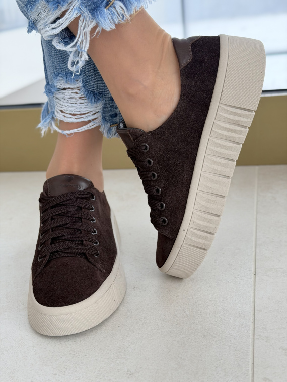 Naturalna skóra, polska produkcja – sneakersy OLEKSY