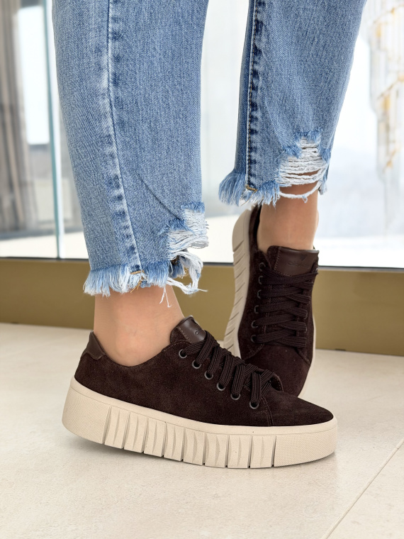 Naturalna skóra, polska produkcja – sneakersy OLEKSY