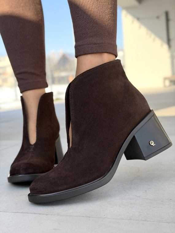 Brązowe botki ze skóry naturalnej na słupku OLEKSY