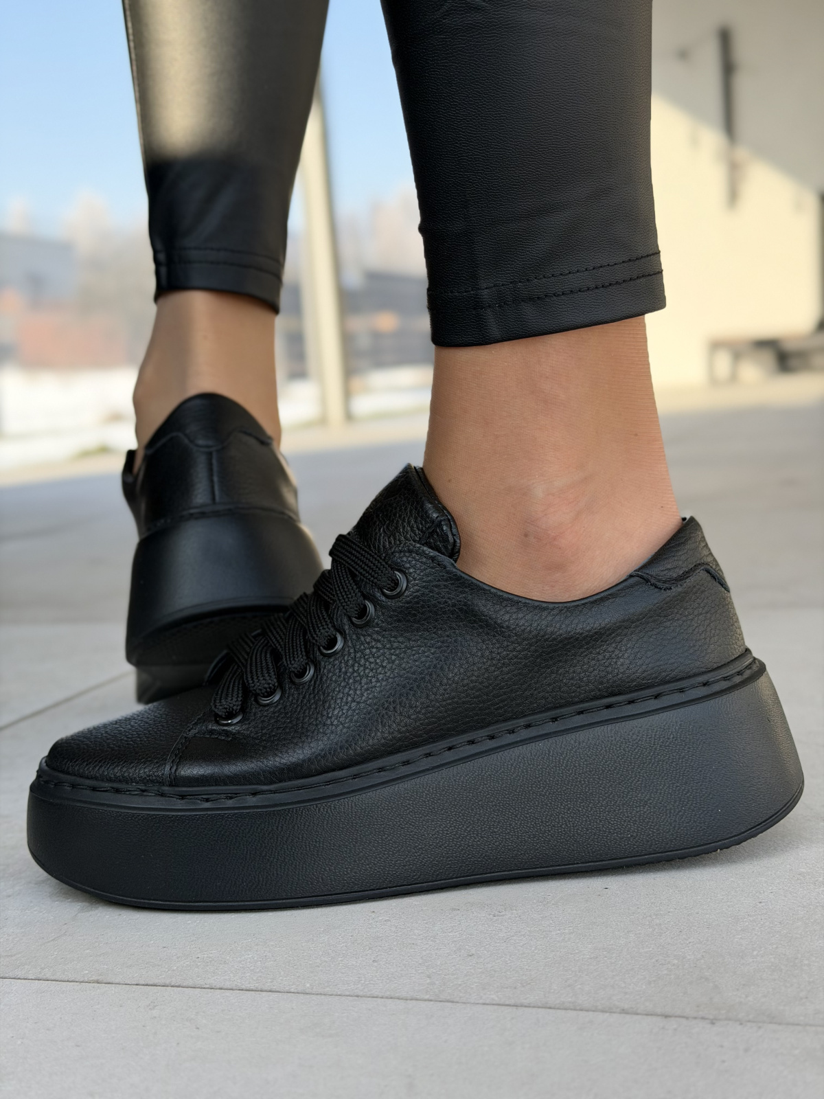 Czarne skórzane sneakersy na platformie OLEKSY