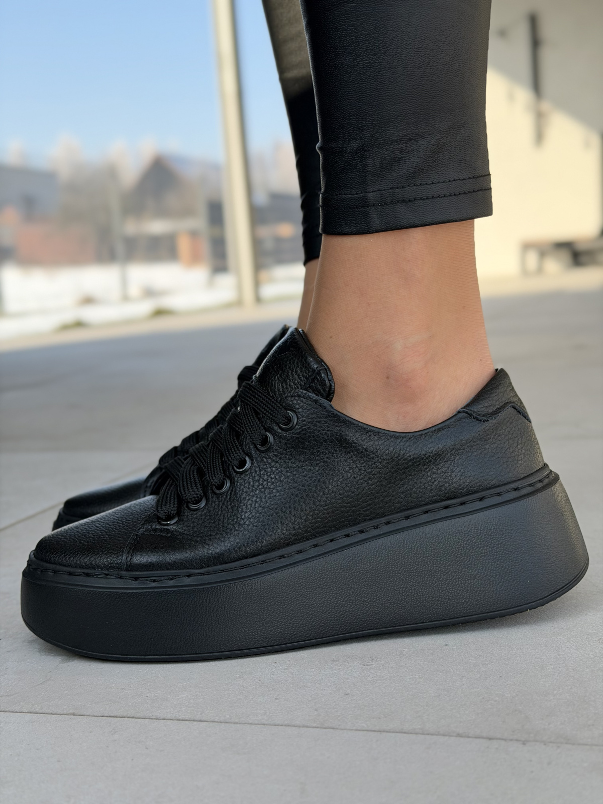 Czarne skórzane sneakersy na platformie OLEKSY