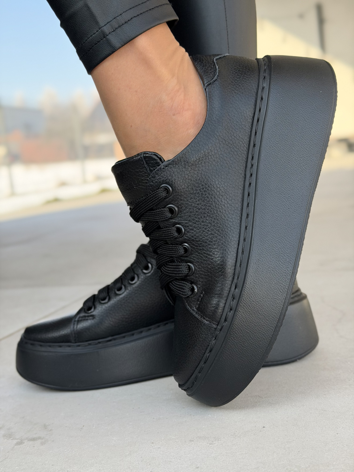 Czarne skórzane sneakersy na platformie OLEKSY