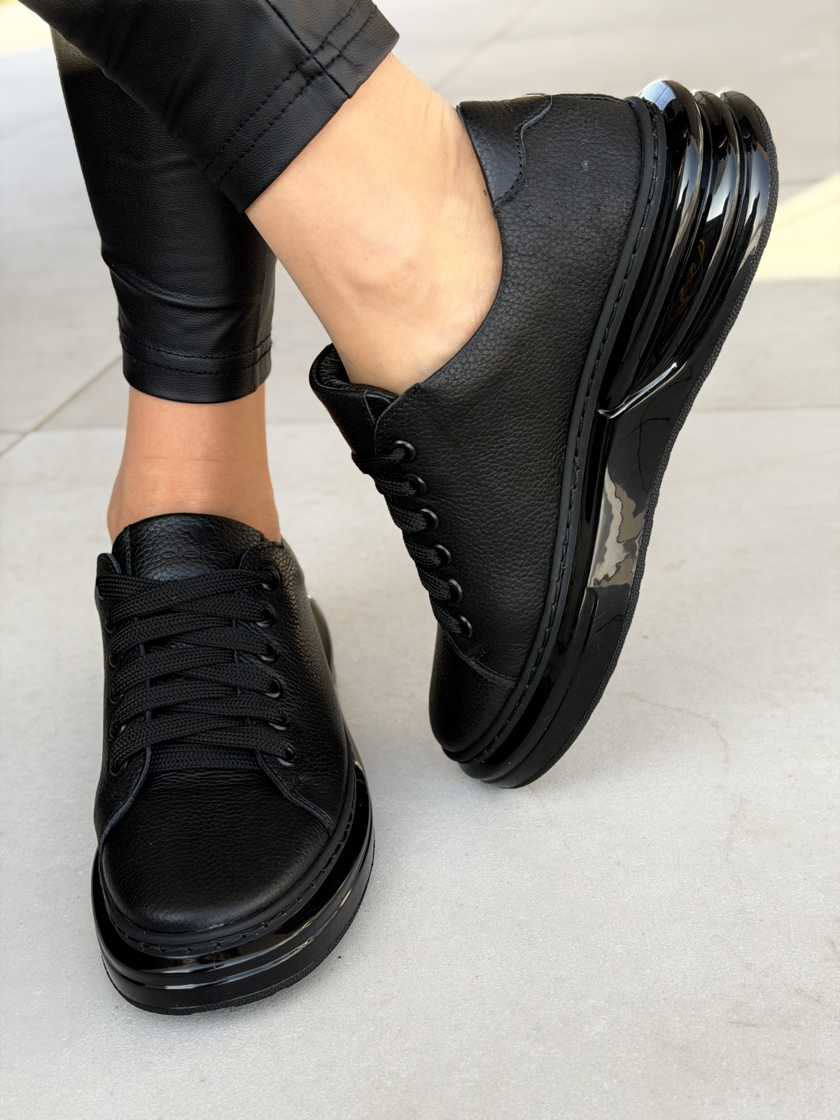 Czarne skórzane sneakersy damskie OLEKSY