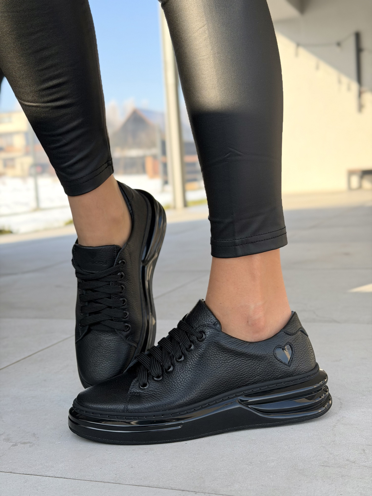 Czarne skórzane sneakersy damskie OLEKSY