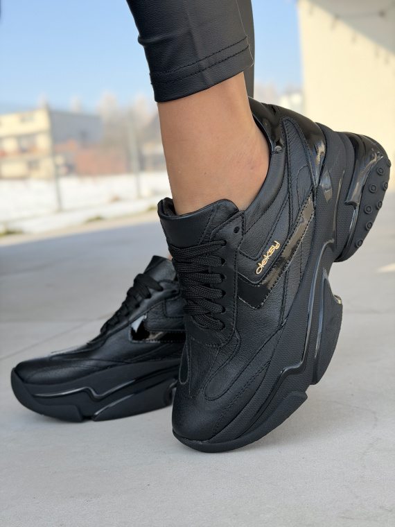 Czarne sneakersy skórzane OLEKSY Polskiej produkcji