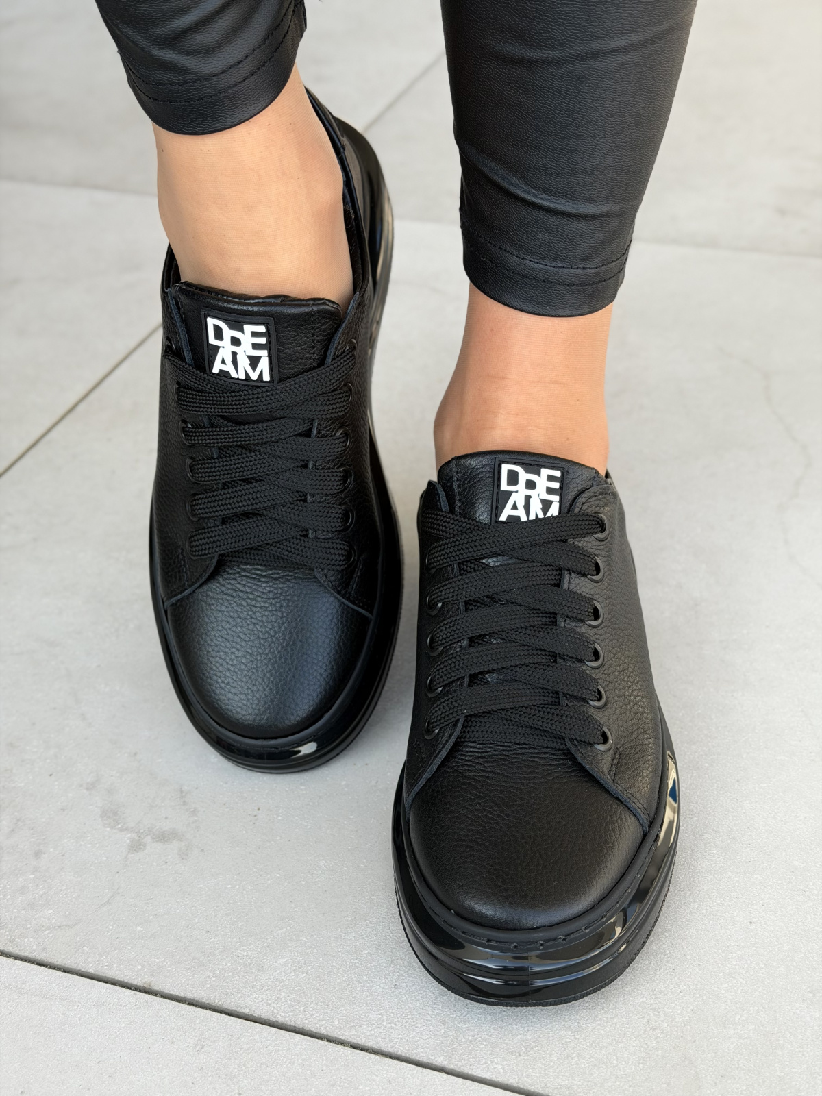 Czarne skórzane sneakersy damskie OLEKSY Made in Poland