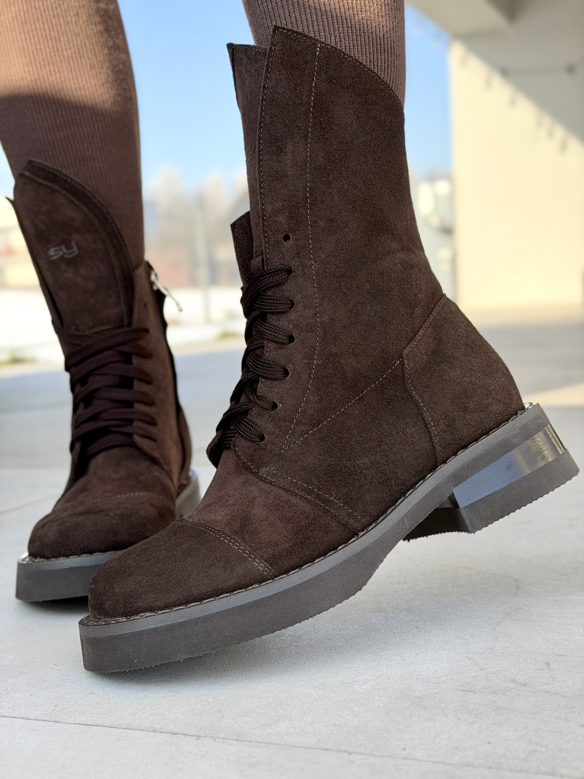 Brązowe zamszowe botki damskie sznurowane OLEKSY