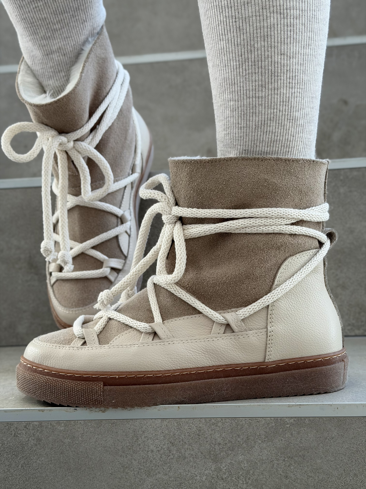 Beżowe śniegowce ze skóry naturalnej OLEKSY