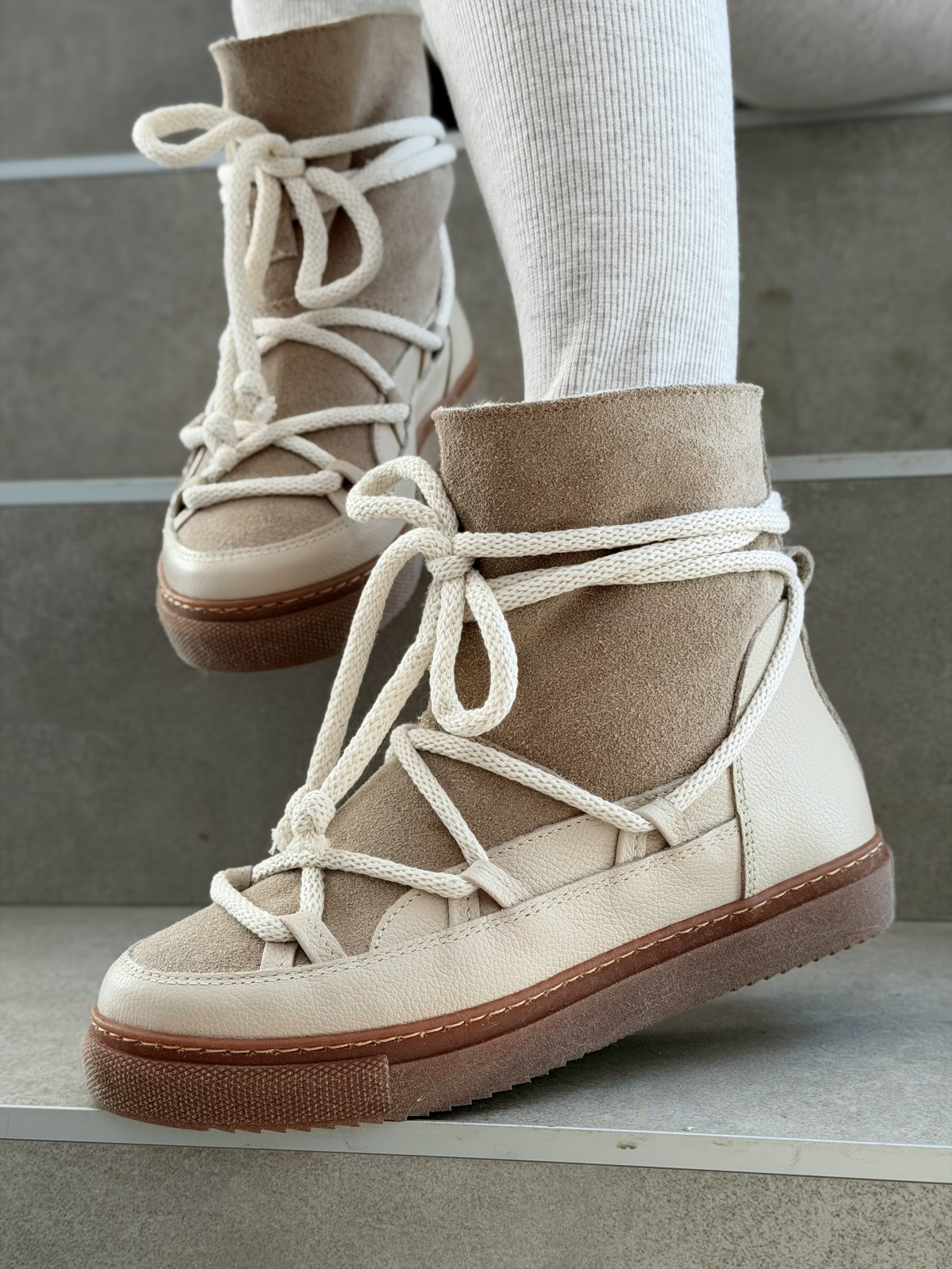 Beżowe śniegowce ze skóry naturalnej OLEKSY