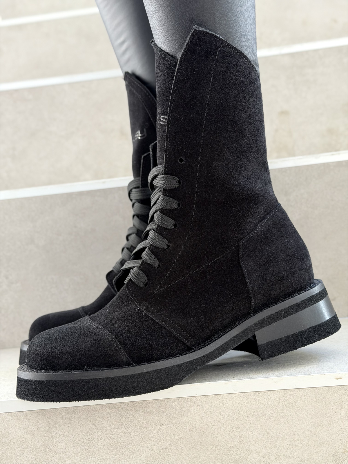 Czarne zamszowe botki skórzane sznurowane OLEKSY