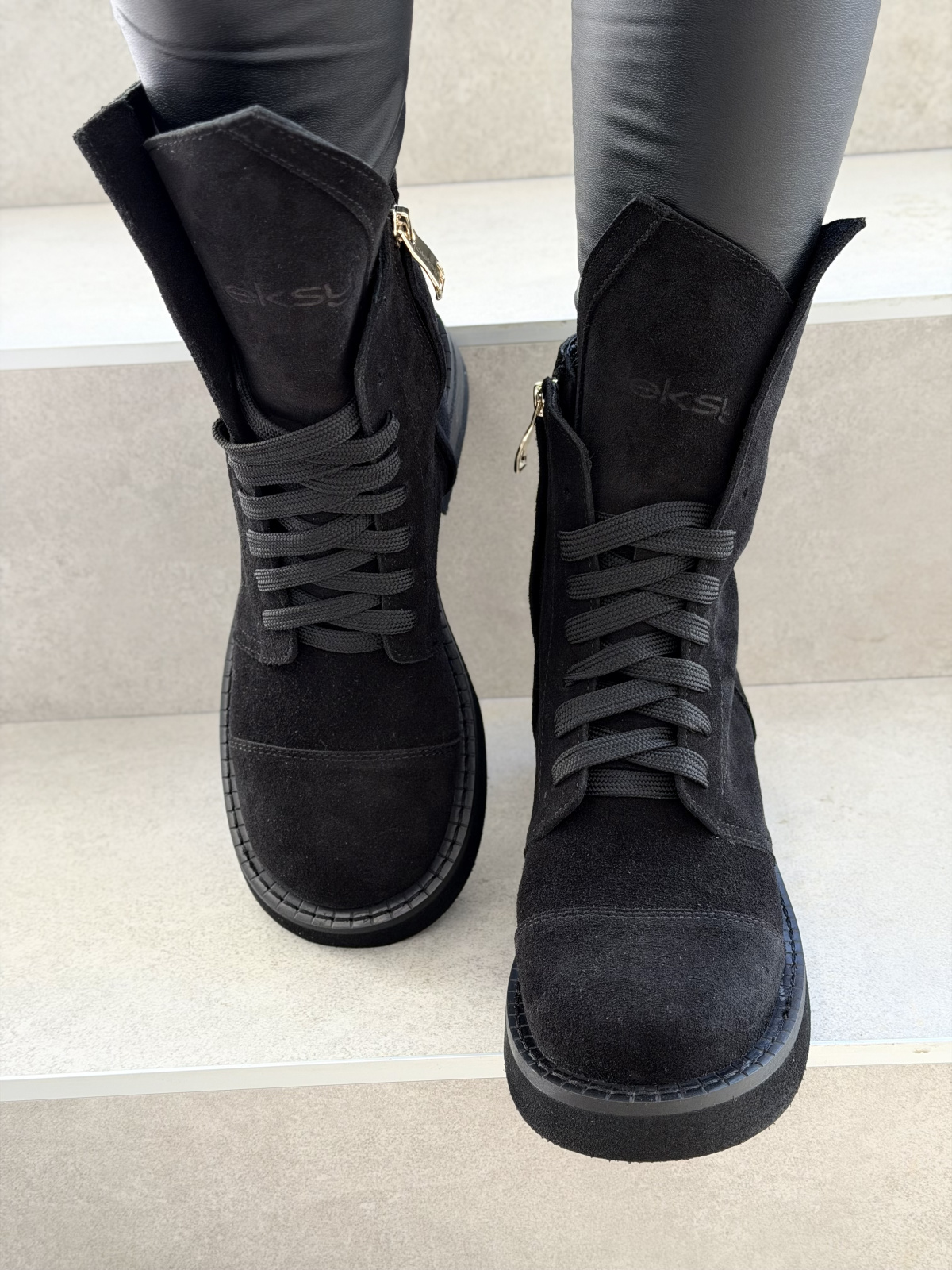 Czarne zamszowe botki skórzane sznurowane OLEKSY