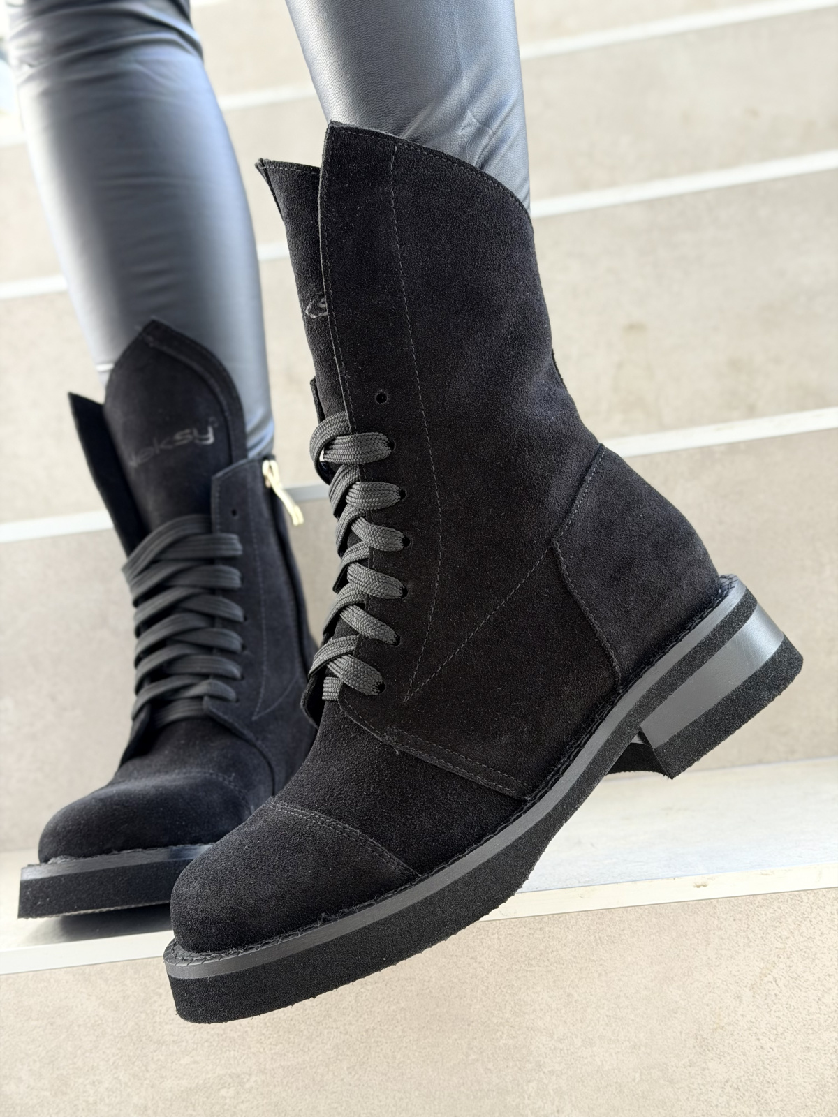 Czarne zamszowe botki skórzane sznurowane OLEKSY