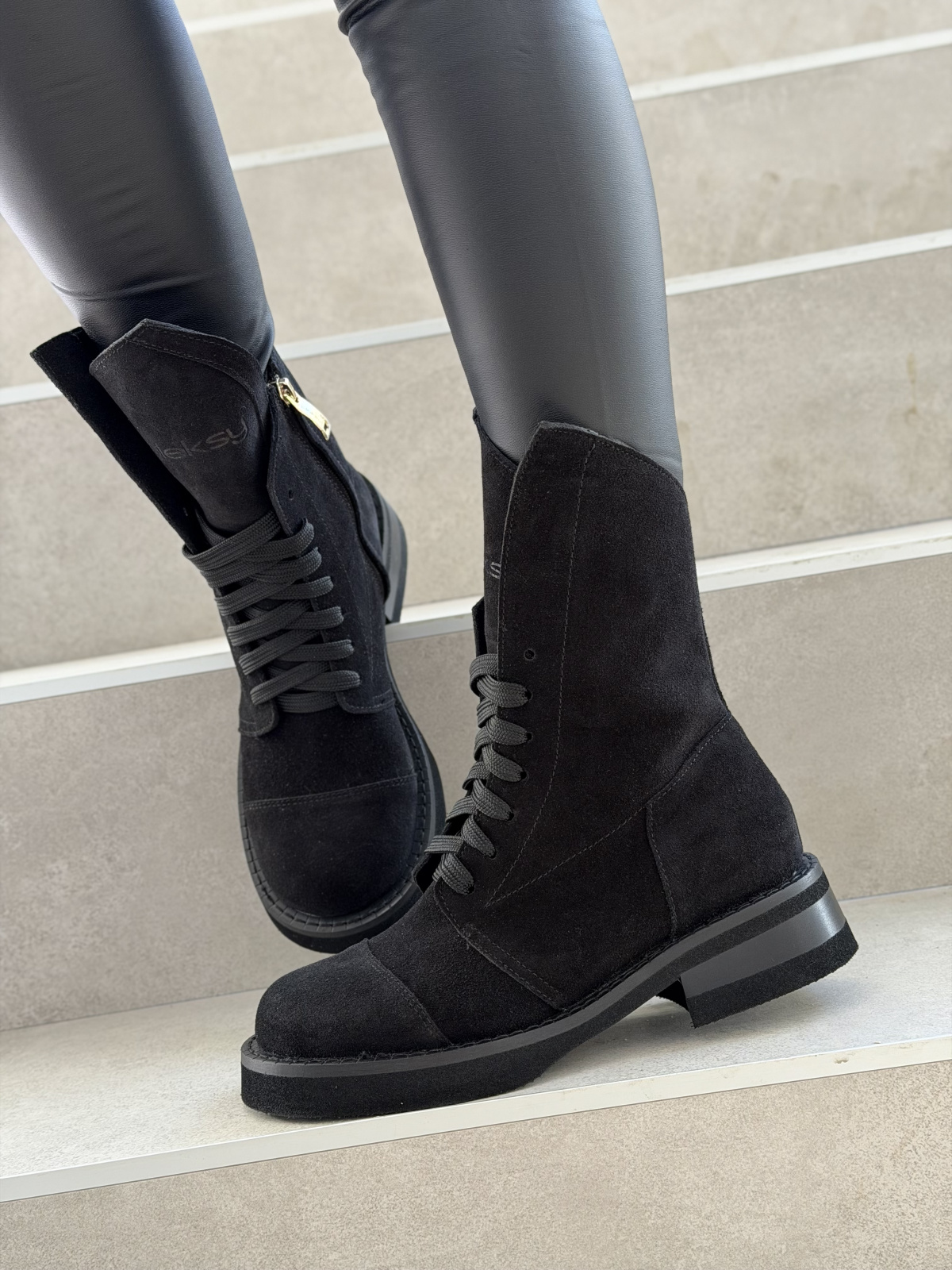 Czarne zamszowe botki skórzane sznurowane OLEKSY