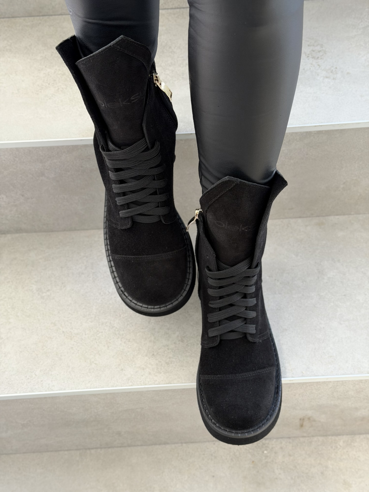 Czarne zamszowe botki skórzane sznurowane OLEKSY