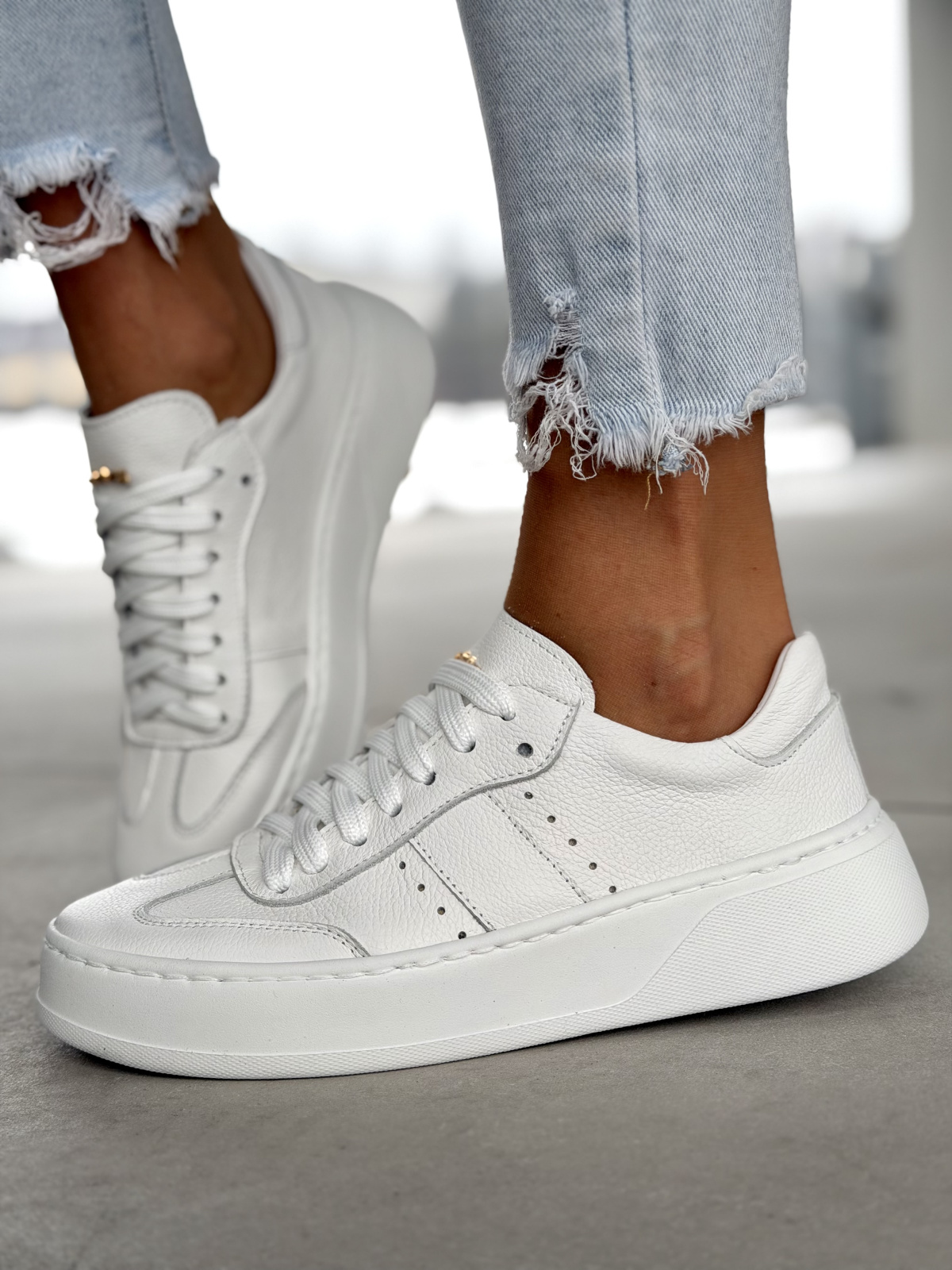 Białe sneakersy skórzane damskie OLEKSY