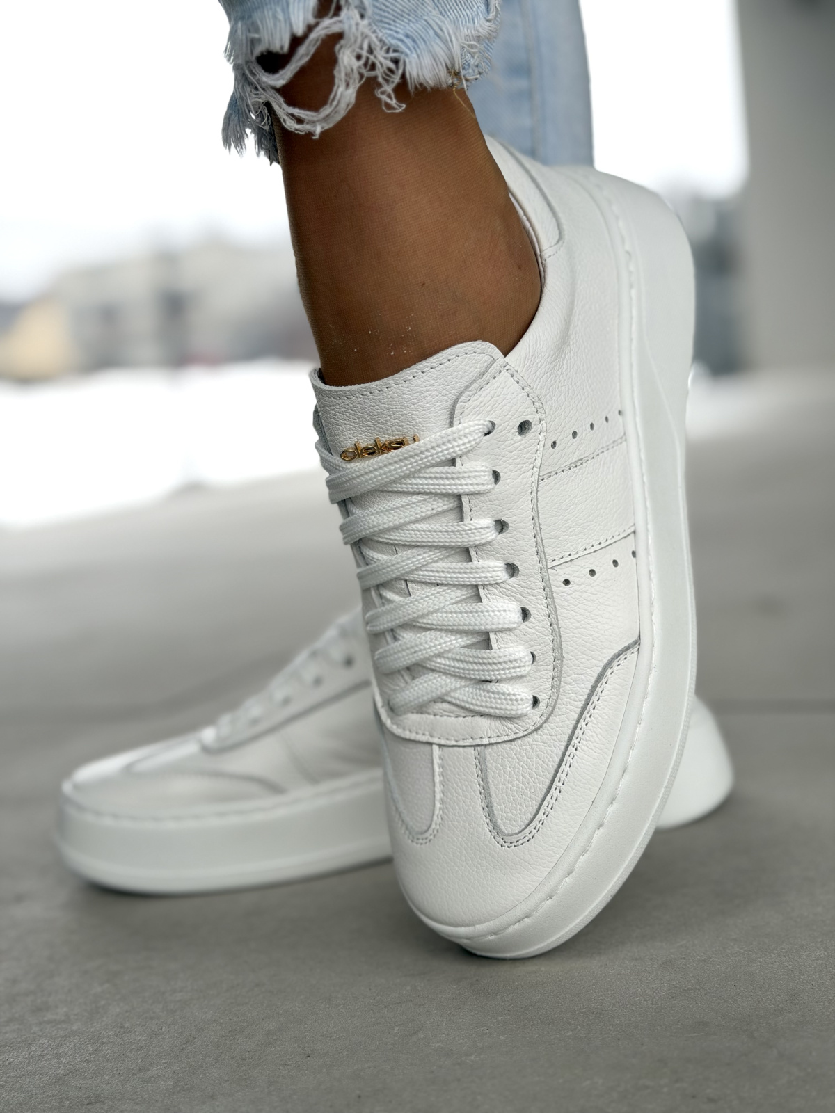 Białe sneakersy skórzane damskie OLEKSY