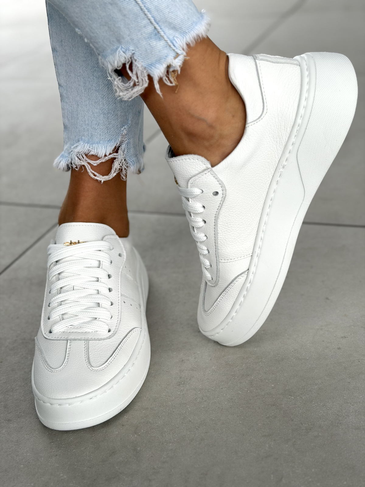 Białe sneakersy skórzane damskie OLEKSY